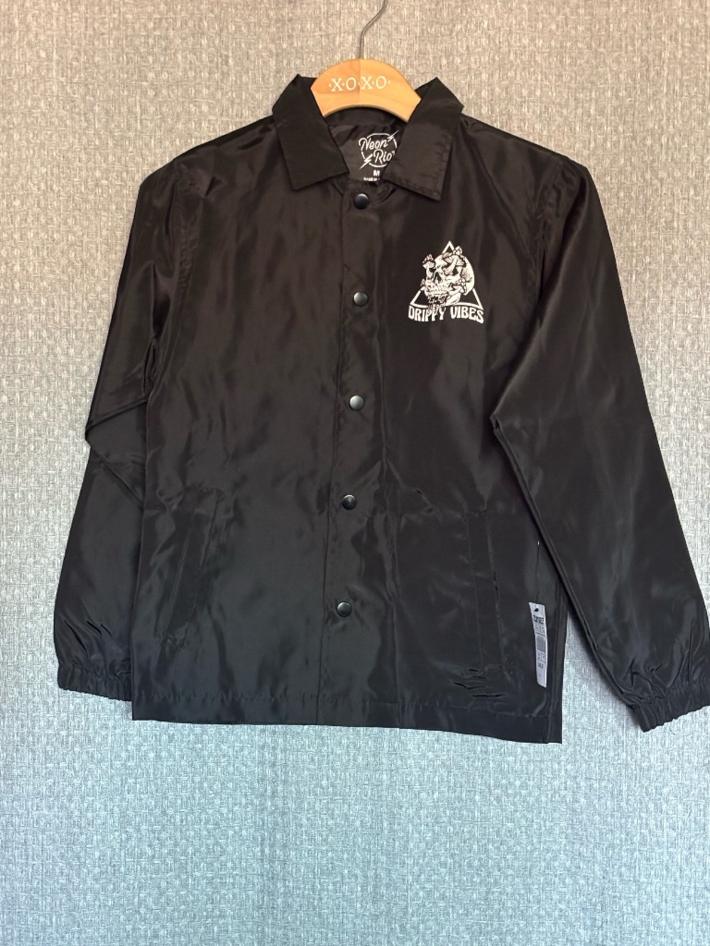 Neon Riot Drippy Vibes Coach Jacket Black Youth Medium NWT Zumiez Skull